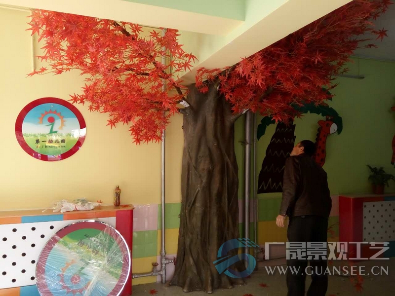 内蒙古呼和浩特幼儿园仿真半包柱红枫树案例