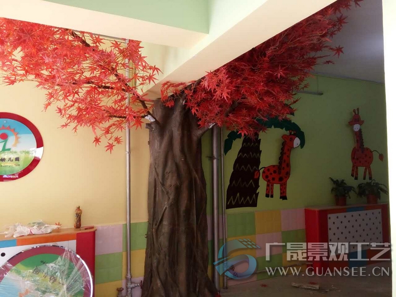 内蒙古呼和浩特幼儿园仿真半包柱红枫树案例